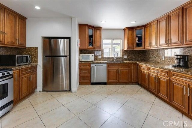 6732 Farmdale, North Hollywood (los Angeles), CA 91606