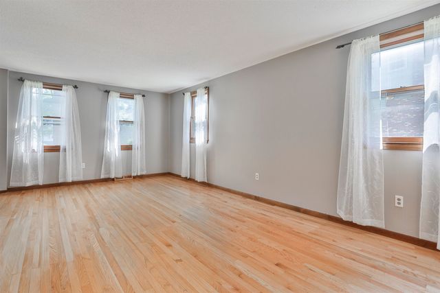28 Danbury Road, Nashua, NH 03064