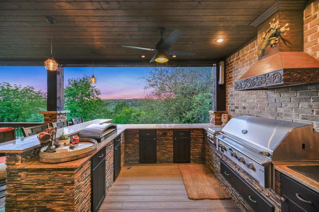 2803 Welton Cliff DR, Cedar Park, TX 78613