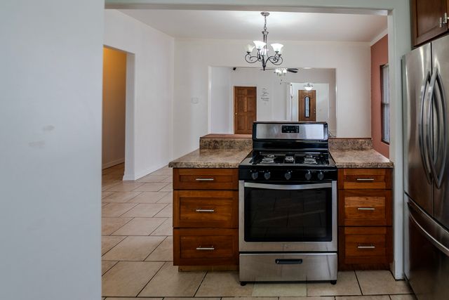913 Oakland Avenue, Joliet, IL 60435