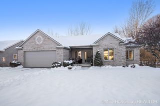 5261 Applewood Drive SW, Grandville, MI 49418