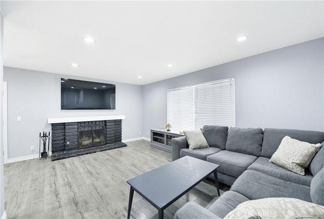2450 Stow, Simi Valley, CA 93063