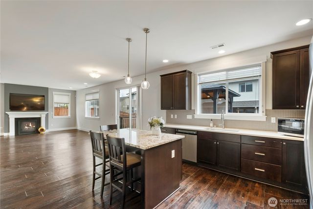 916 SW 341st St, Federal Way, WA 98023