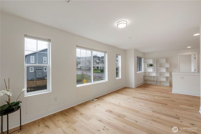 916 SW 341st St, Federal Way, WA 98023