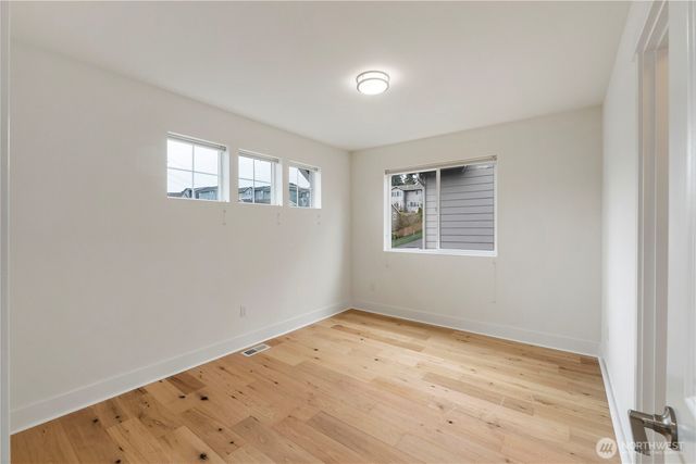 916 SW 341st St, Federal Way, WA 98023