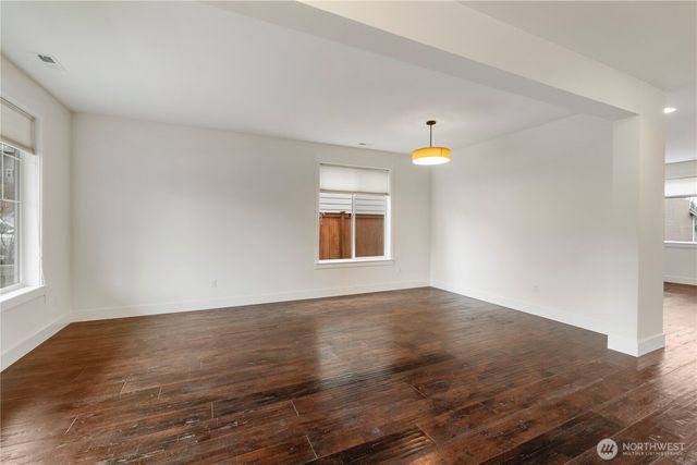 916 SW 341st St, Federal Way, WA 98023