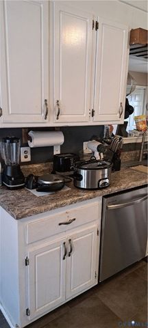 10401 Hamlin Pl, Chester, VA 23831