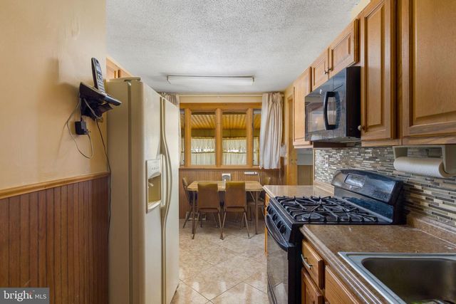 813 MOUNT RD, Burlington, NJ 08016