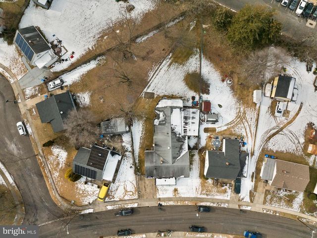 813 MOUNT RD, Burlington, NJ 08016