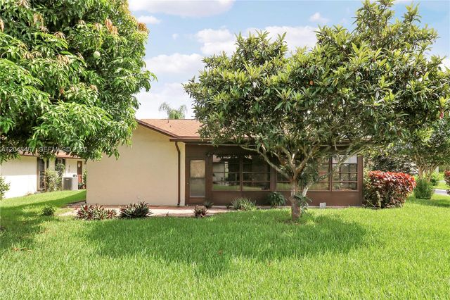 3449 Shadow Wood Dr, Green Acres, FL 33463