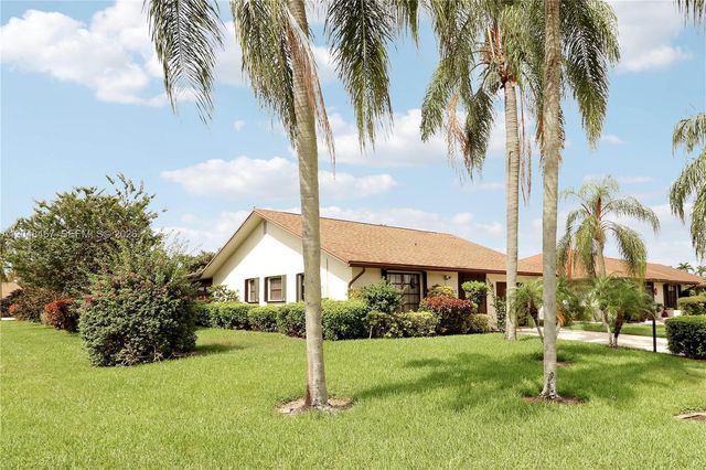 3449 Shadow Wood Dr, Green Acres, FL 33463
