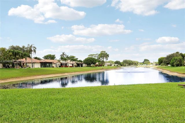 3449 Shadow Wood Dr, Green Acres, FL 33463