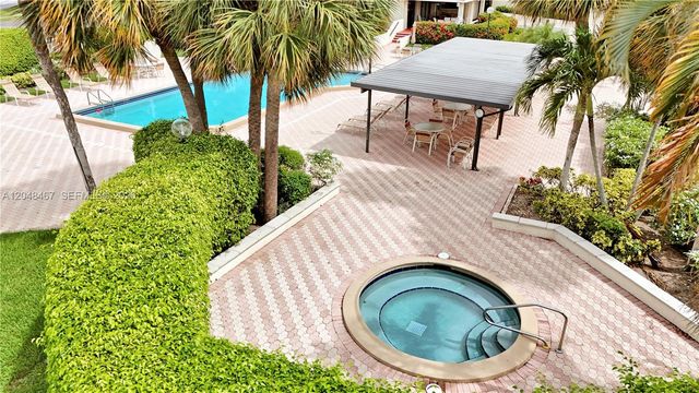 3449 Shadow Wood Dr, Green Acres, FL 33463