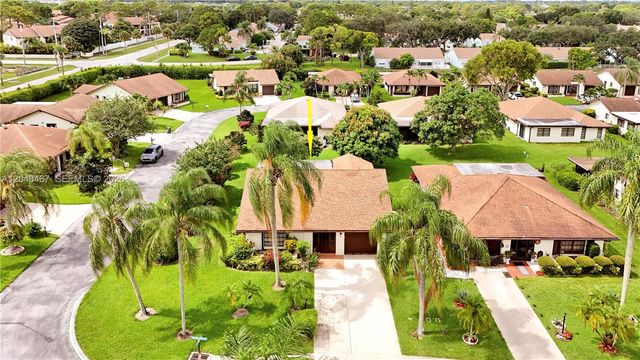 3449 Shadow Wood Dr, Green Acres, FL 33463