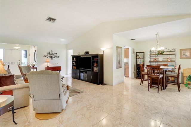 3449 Shadow Wood Dr, Green Acres, FL 33463