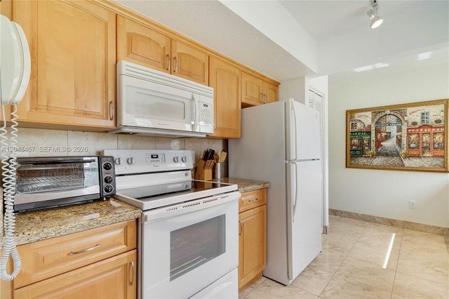 3449 Shadow Wood Dr, Green Acres, FL 33463