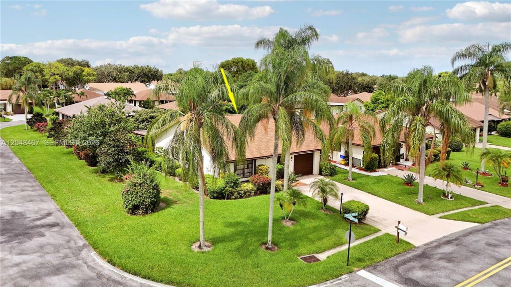 3449 Shadow Wood Dr, Green Acres, FL 33463