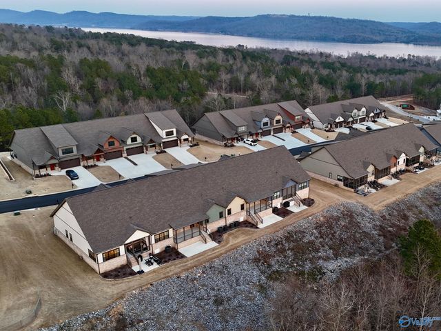 148 Whistling Straits Way, Guntersville, AL 35976