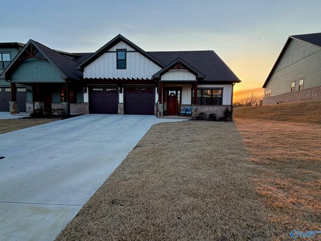 148 Whistling Straits Way, Guntersville, AL 35976