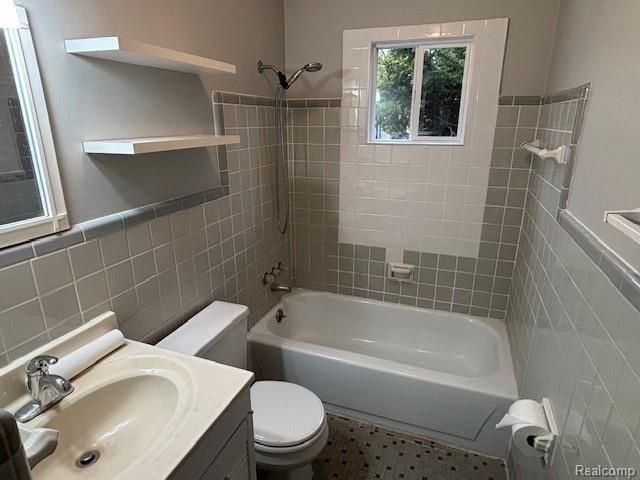 5580 Sunnycrest Drive, West Bloomfield, MI 48323