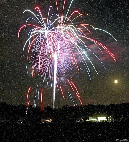 5580 Sunnycrest Drive, West Bloomfield, MI 48323