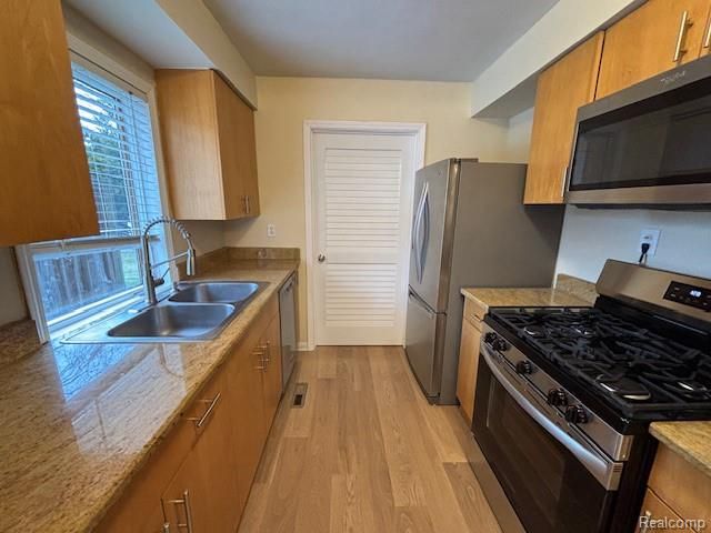 5580 Sunnycrest Drive, West Bloomfield, MI 48323