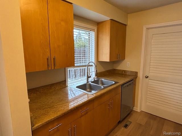 5580 Sunnycrest Drive, West Bloomfield, MI 48323