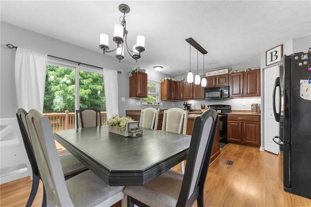 2293 Flint Dr, South Strabane, PA 15301