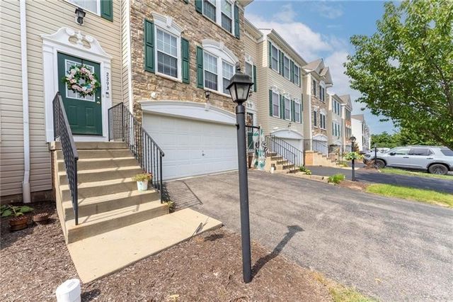 2293 Flint Dr, South Strabane, PA 15301