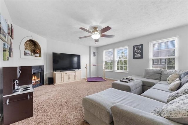 2293 Flint Dr, South Strabane, PA 15301