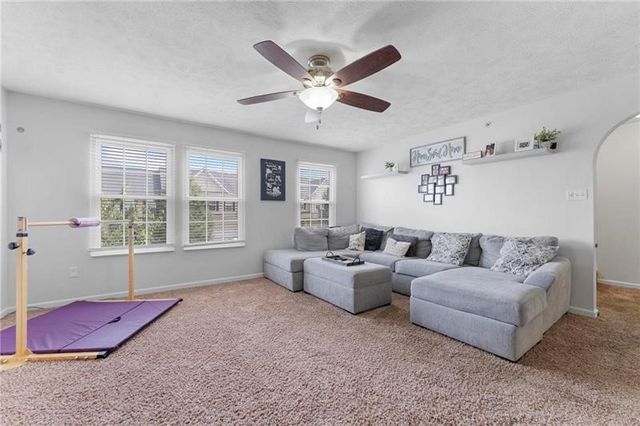 2293 Flint Dr, South Strabane, PA 15301