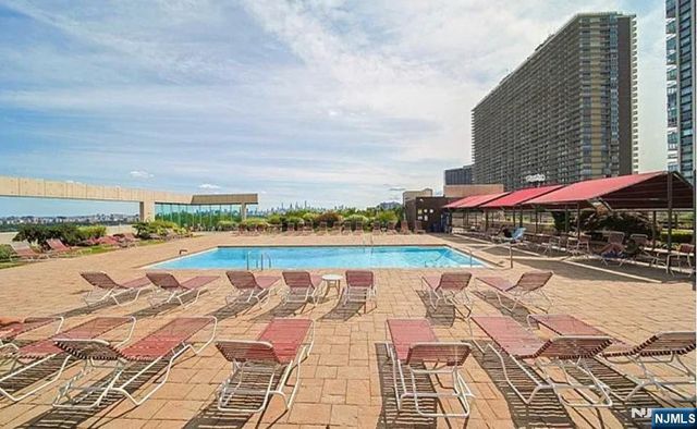 200 Old Palisade Road 18D, Fort Lee, NJ 07024