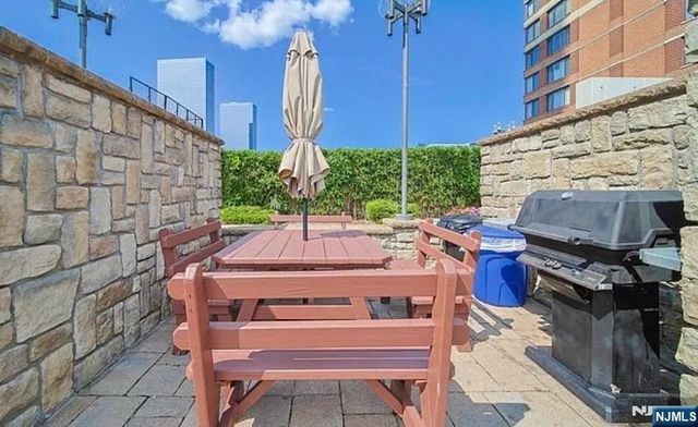 200 Old Palisade Road 18D, Fort Lee, NJ 07024