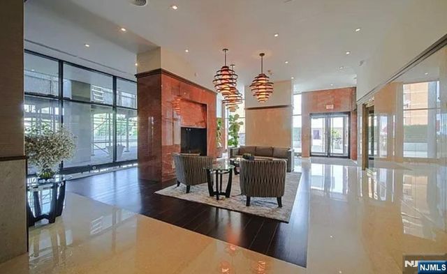 200 Old Palisade Road 18D, Fort Lee, NJ 07024