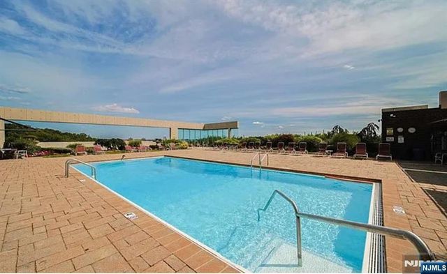 200 Old Palisade Road 18D, Fort Lee, NJ 07024