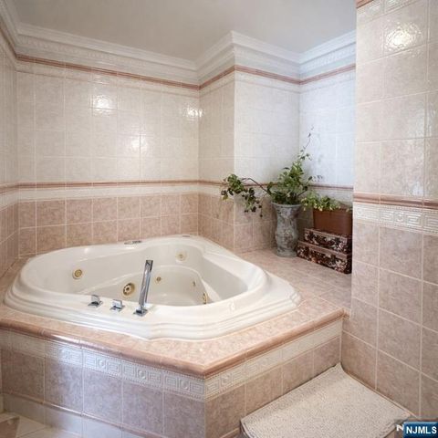 200 Old Palisade Road 18D, Fort Lee, NJ 07024