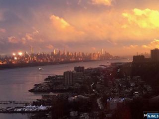 200 Old Palisade Road 18D, Fort Lee, NJ 07024