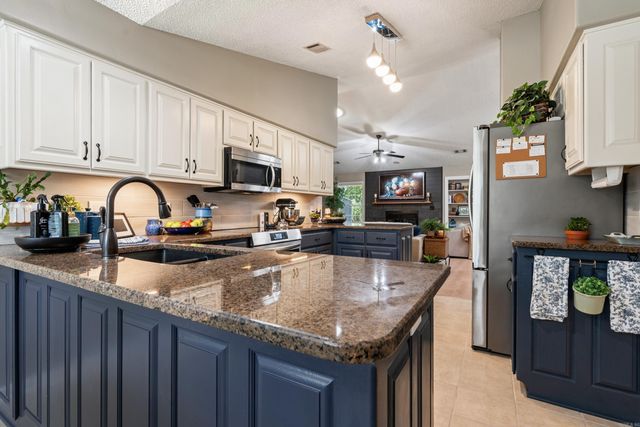 8 Letero Lane, Hot Springs Village, AR 71909