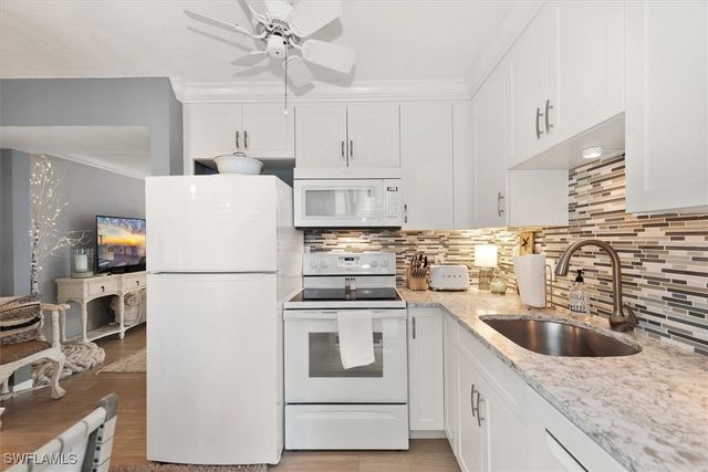 291 8th AVE S 291A, Naples, FL 34102