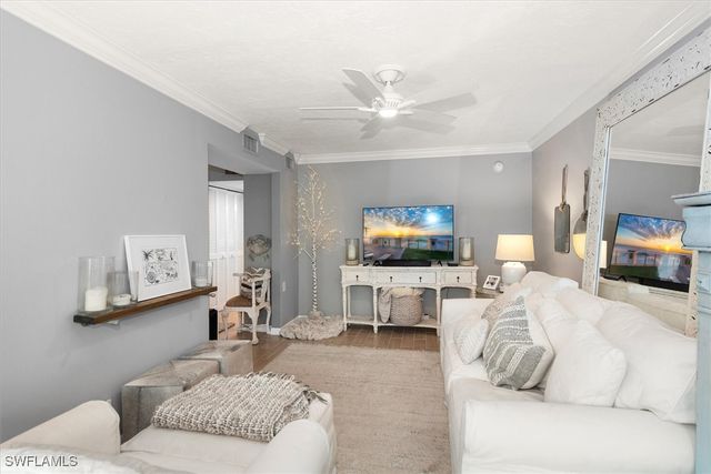 291 8th AVE S 291A, Naples, FL 34102