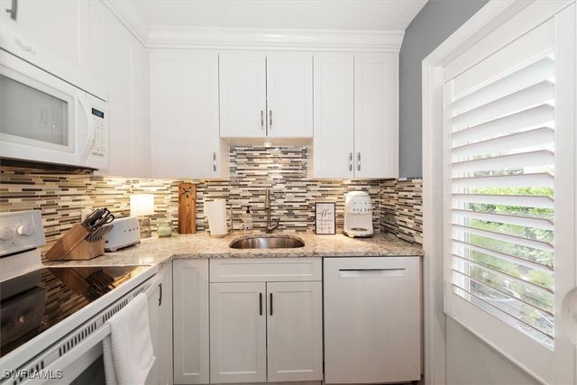 291 8th AVE S 291A, Naples, FL 34102