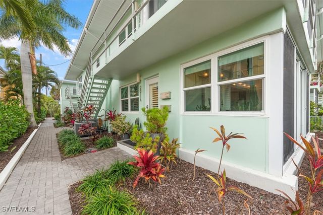 291 8th AVE S 291A, Naples, FL 34102