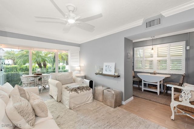 291 8th AVE S 291A, Naples, FL 34102