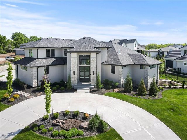 11201 W 169th Street, Overland Park, KS 66221