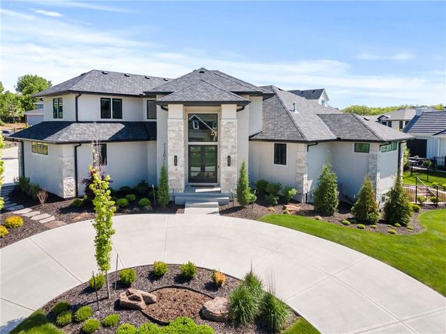 11201 W 169th Street, Overland Park, KS 66221