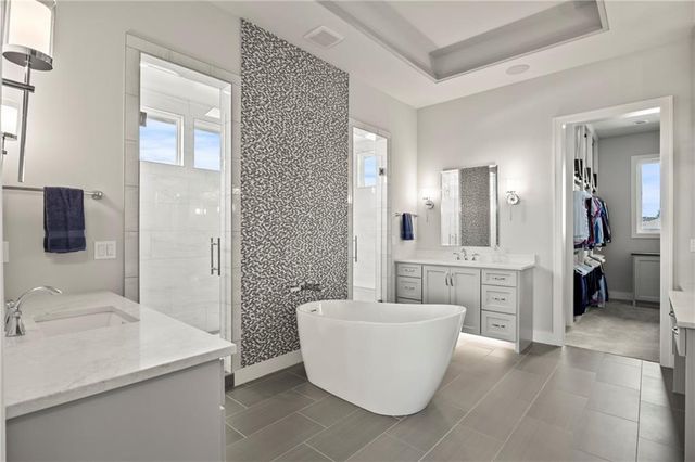 11201 W 169th Street, Overland Park, KS 66221