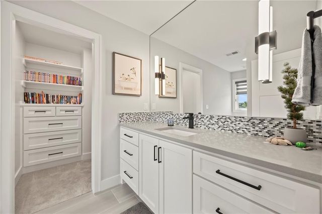 11201 W 169th Street, Overland Park, KS 66221