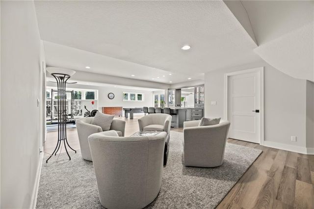 11201 W 169th Street, Overland Park, KS 66221