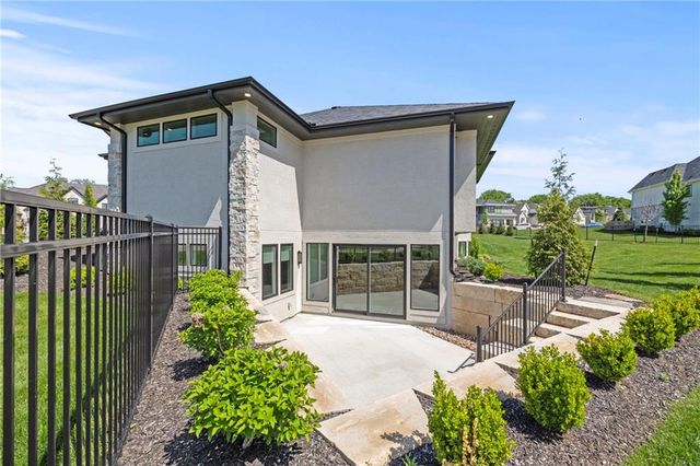 11201 W 169th Street, Overland Park, KS 66221