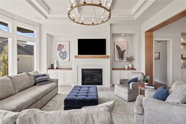 11201 W 169th Street, Overland Park, KS 66221